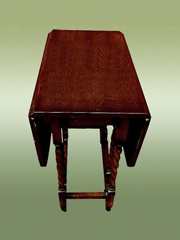QUALITY 1900s Oak Barley Twist gatelegTable