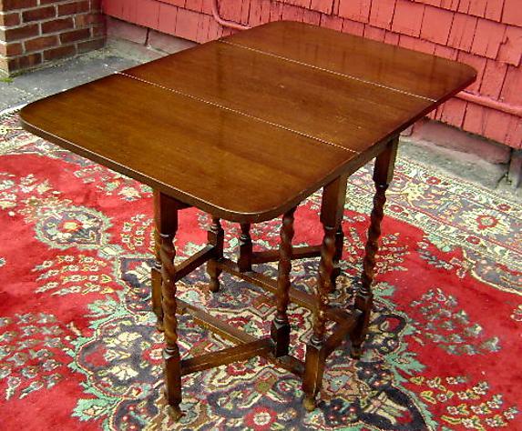 QUALITY 1900s Oak Barley Twist gatelegTable