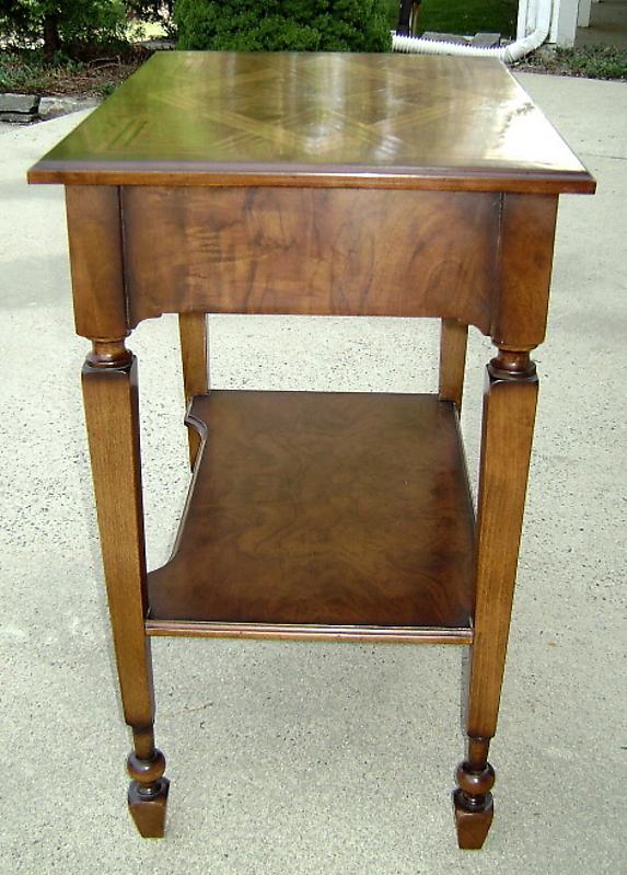 Quality English marquetry Inlaid walnut table-desk