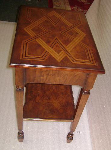 Quality English marquetry Inlaid walnut table-desk