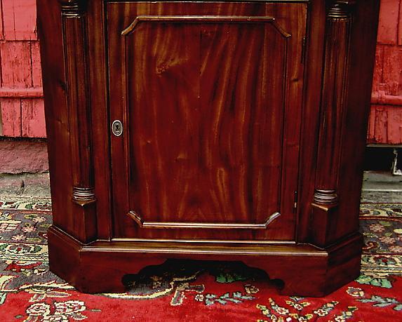 Perfect Edwardian solid Mahogany corner cabinet