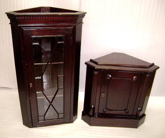 Perfect Edwardian solid Mahogany corner cabinet