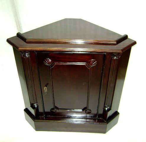 Perfect Edwardian solid Mahogany corner cabinet