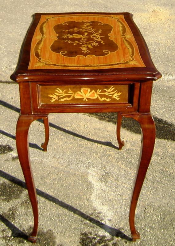 Very elegant Louis XV style marquetry Lady's desk