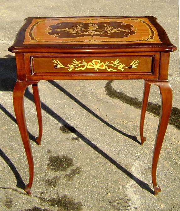 Very elegant Louis XV style marquetry Lady's desk