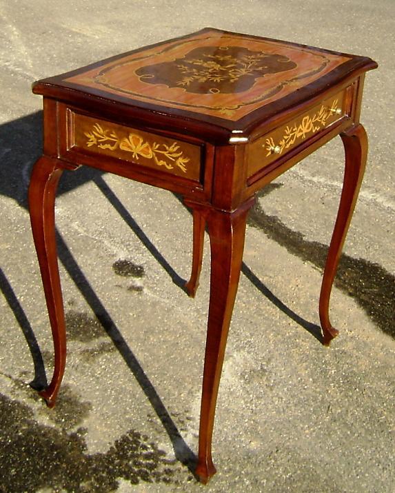 Very elegant Louis XV style marquetry Lady's desk