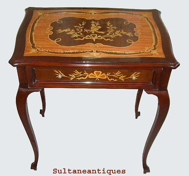Very elegant Louis XV style marquetry Lady's desk