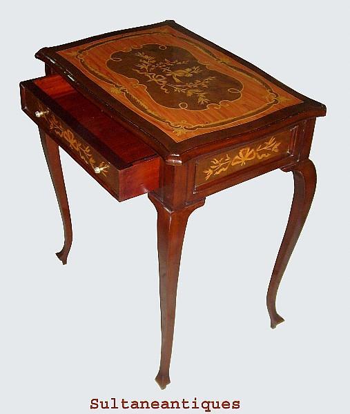 Very elegant Louis XV style marquetry Lady's desk