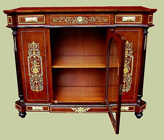 MAJESTIC Large English Edwardian style sideboard