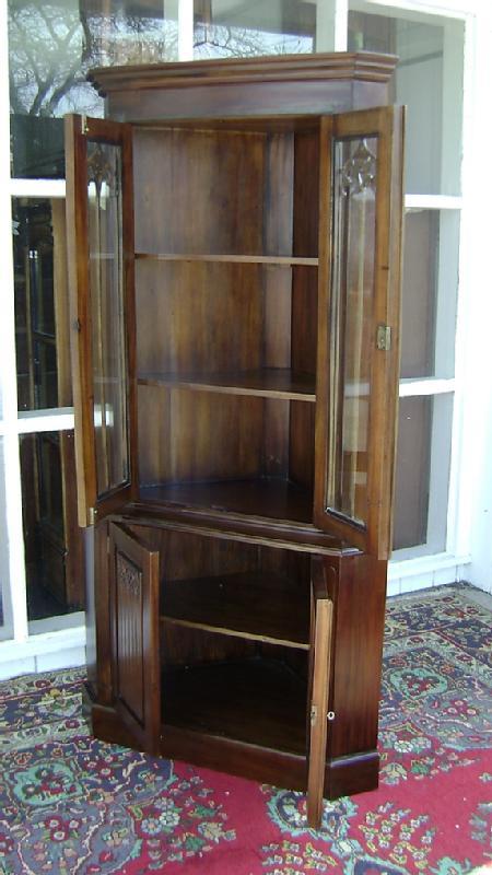 Quality solid Mahogany Victorian corner cabinet