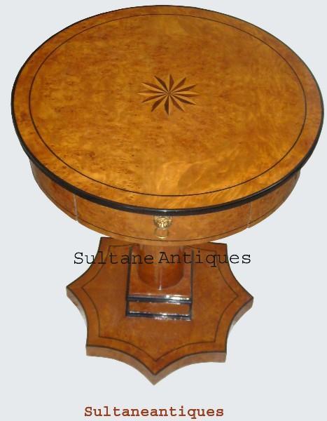 QUALITY Biedermeier Round shaped Side Table