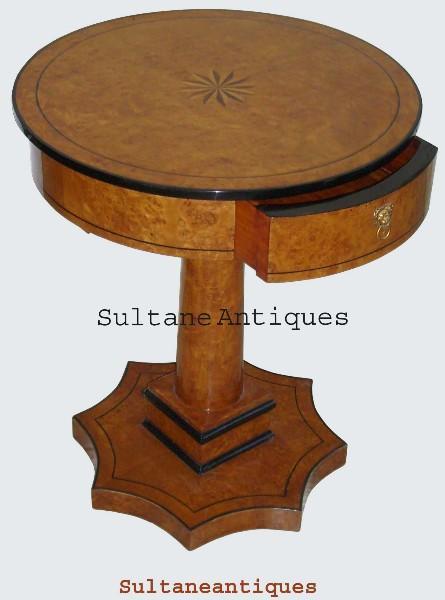 QUALITY Biedermeier Round shaped Side Table
