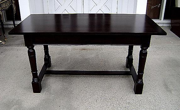 Large Elegant Country solid dark Mahogany hunting table