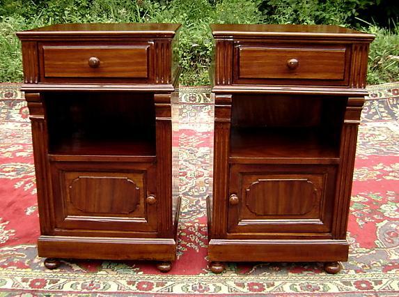 Finest Pair walnut Biedermeier style commodes