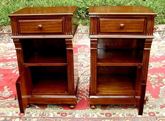 Finest Pair walnut Biedermeier style commodes