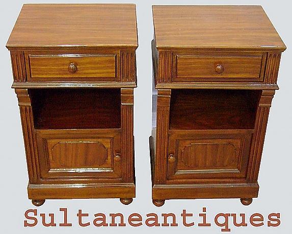 Finest Pair walnut Biedermeier style commodes