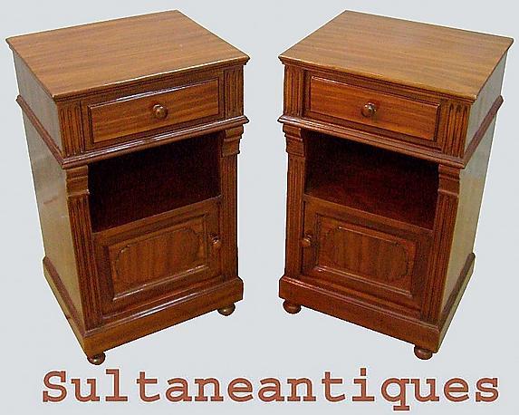 Finest Pair walnut Biedermeier style commodes