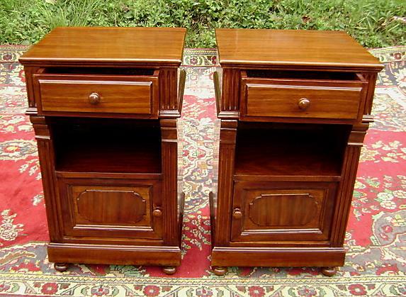 Finest Pair walnut Biedermeier style commodes