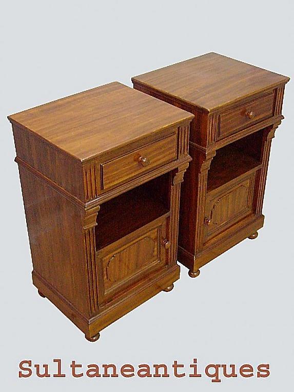 Finest Pair walnut Biedermeier style commodes