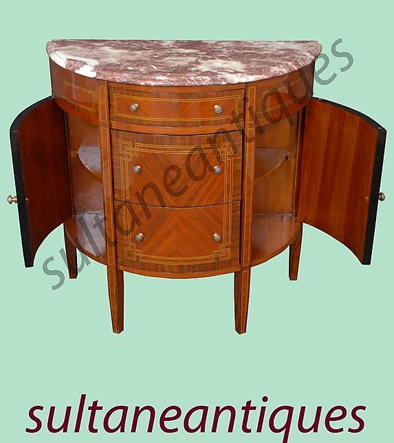 GORGEOUS Halfmoon chest in French Regence style with 3