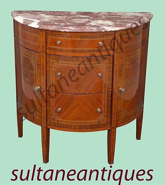 GORGEOUS Halfmoon chest in French Regence style with 3