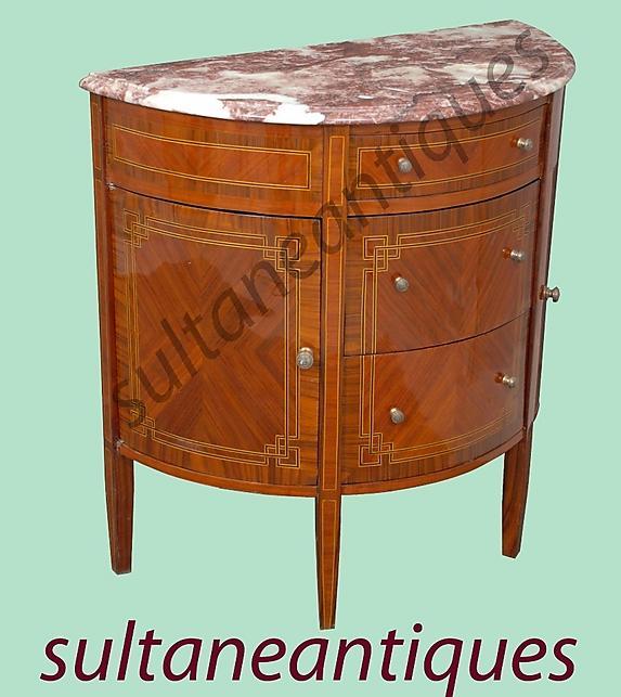 GORGEOUS Halfmoon chest in French Regence style with 3