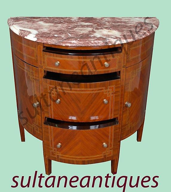GORGEOUS Halfmoon chest in French Regence style with 3