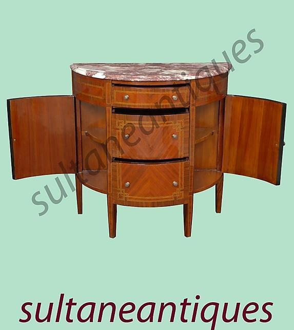GORGEOUS Halfmoon chest in French Regence style with 3