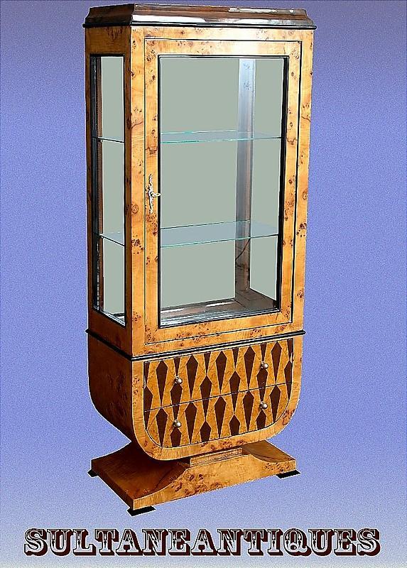 Cabinet in Art Deco style Vitrine