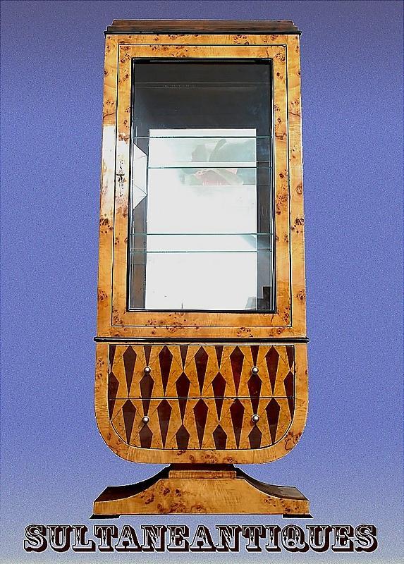 Cabinet in Art Deco style Vitrine