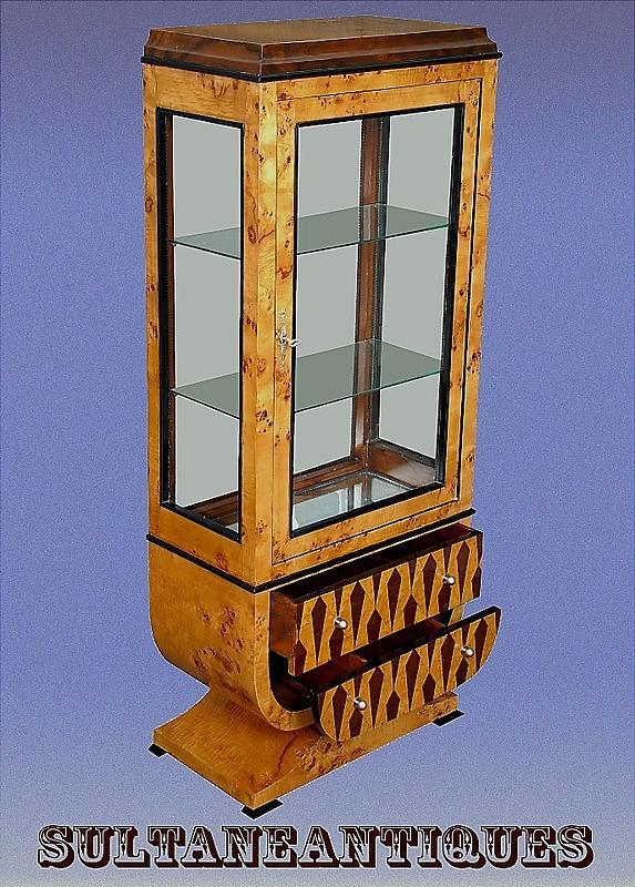 Cabinet in Art Deco style Vitrine