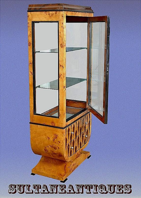 Cabinet in Art Deco style Vitrine
