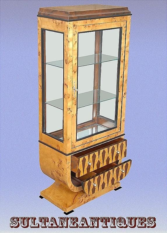 Cabinet in Art Deco style Vitrine