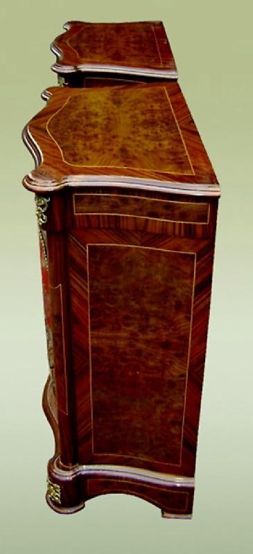 PAIR Elegant French Louis XV style bombe Commodes
