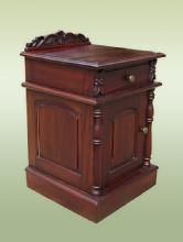 Very nice Solid Mahogany bedside / commode