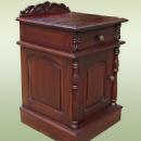 Very nice Solid Mahogany bedside / commode
