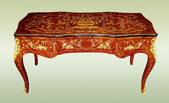 Fantastic Louis XV style desk tulip wood and Bronze.