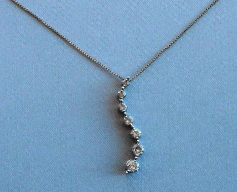 14k White Gold Journey Curve Pendant