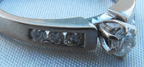 14K WHITE GOLD ENGAGEMENT RING.