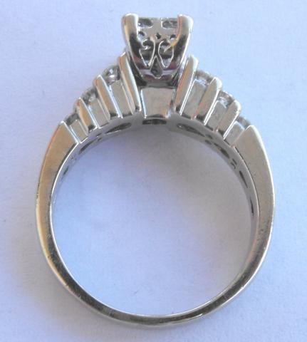 Beautiful 1.6 cttw Diamond Engagement Ring