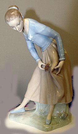 Lladro - Lolita with Butterfly