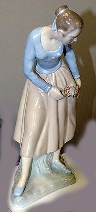 Lladro - Lolita with Butterfly
