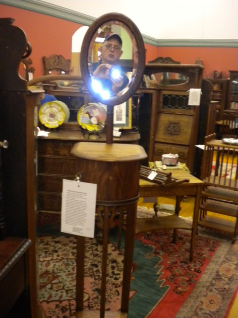 Shaving Stand