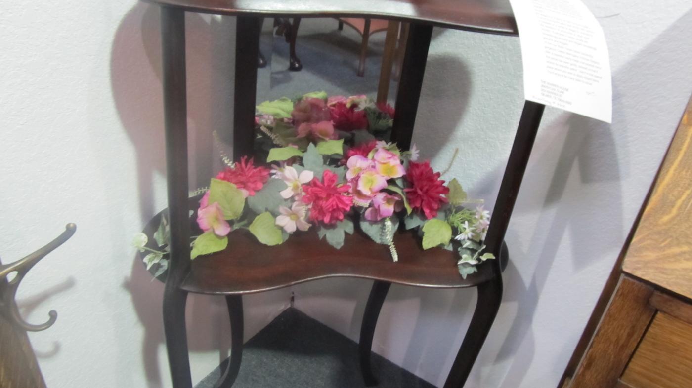 Etagere (Mahogany)