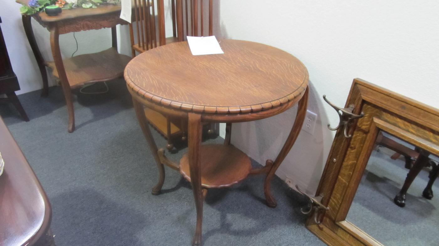 American Oak Parlor Table (Round with Gadrooning)