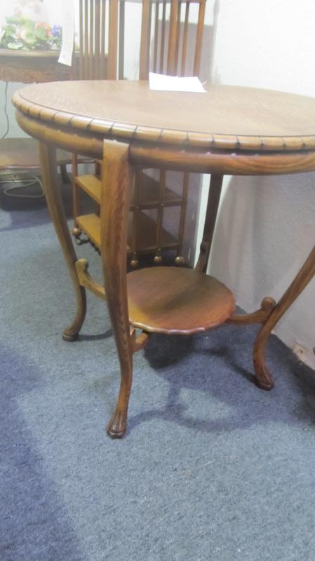 American Oak Parlor Table (Round with Gadrooning)