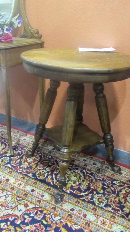 American Oak Parlor Table (Round, Small, Clawfeet)