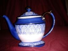 Stunning Teapot for your collection