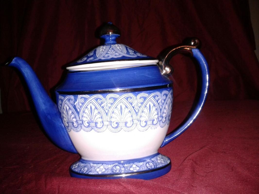 Stunning Teapot for your collection
