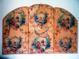 FRAMED & MOUNTED ANTIQUE CHINOISERIE TOILE FABRIC